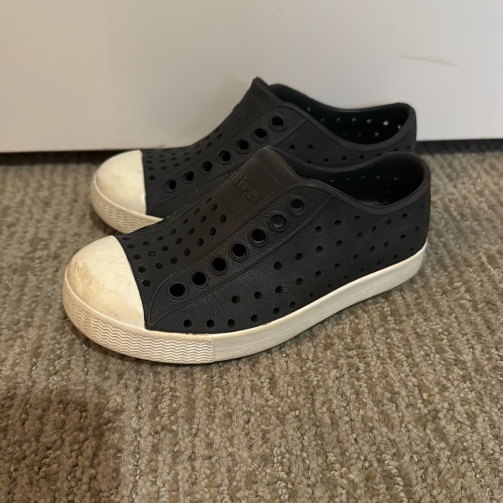 Size C8 Native Shoes- toddler. Navy blue
